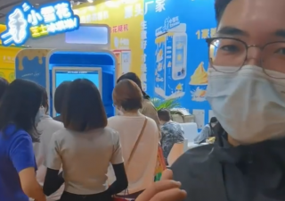 給大家分享下自動(dòng)冰淇淋售賣機(jī)為什么可以抵御電商沖擊？